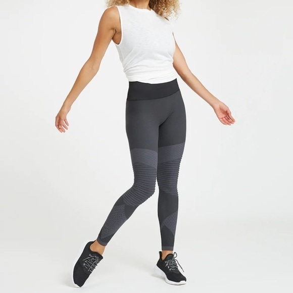Spanx Look At Me Now Seamless Moto Leggings in Very Black - Picture 2 of 7